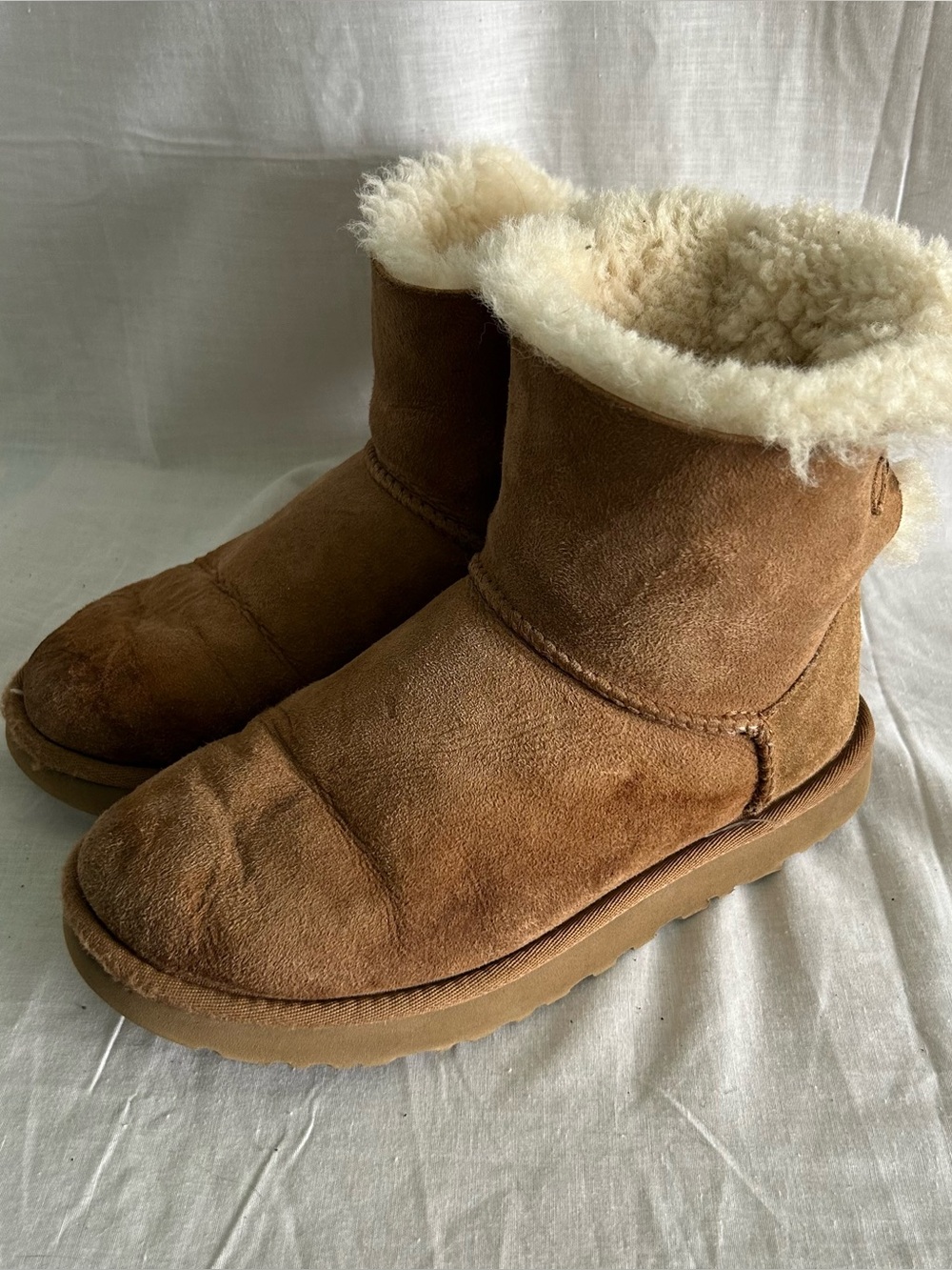 UGG Mini Bailey Bow II Boots Chestnut Brown Soft Suede Sheepskin Lining Size 7